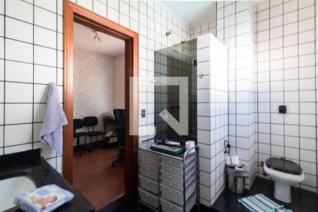 Casa à venda com 600m², 4 quartos e 5 vagas Casa à venda com 600m², 4 quartos e 5 vagasSuíte 2 - banheiro