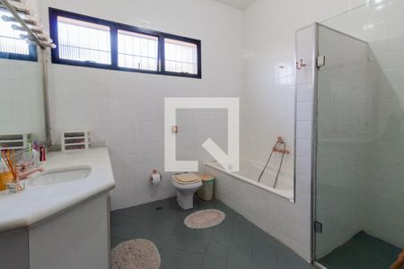 Casa à venda com 600m², 4 quartos e 5 vagas Casa à venda com 600m², 4 quartos e 5 vagasSuíte 4 - banheiro