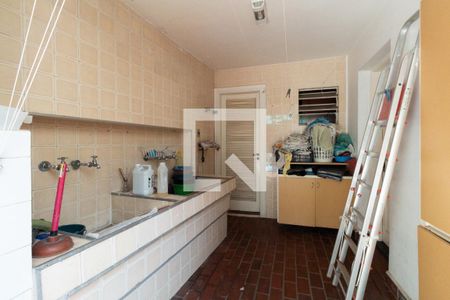 Casa à venda com 600m², 4 quartos e 5 vagas Casa à venda com 600m², 4 quartos e 5 vagasÁrea de serviço