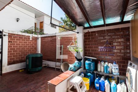 Casa à venda com 600m², 4 quartos e 5 vagas Casa à venda com 600m², 4 quartos e 5 vagasÁrea de serviço