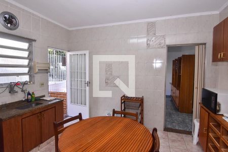 Casa para alugar com 110m², 2 quartos e 1 vaga Casa para alugar com 110m², 2 quartos e 1 vagaCozinha