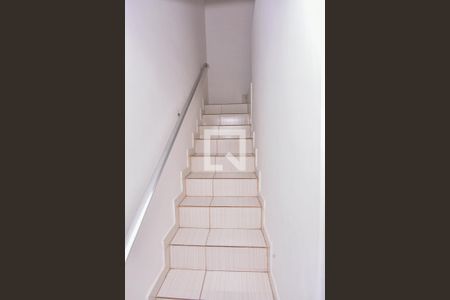 Casa para alugar com 110m², 2 quartos e 1 vaga Casa para alugar com 110m², 2 quartos e 1 vagaEscada