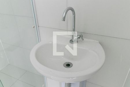 Banheiro de kitnet/studio para alugar com 1 quarto, 23m² em Vila Esperança, São Paulo