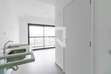 Cozinha / Dormitório de kitnet/studio para alugar com 1 quarto, 23m² em Vila Esperança, São Paulo