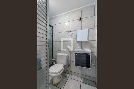Banheiro de casa de condomínio para alugar com 1 quarto, 60m² em Penha, Rio de Janeiro