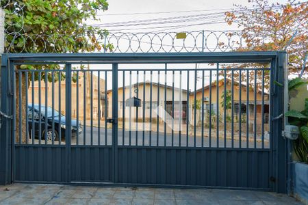 Casa à venda com 290m², 3 quartos e 4 vagasPortão Eletrônico