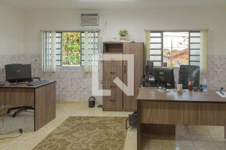 Casa à venda com 290m², 3 quartos e 4 vagasEscritório