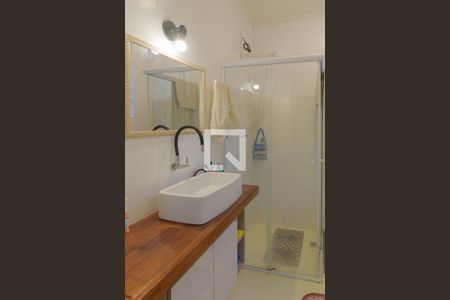 Casa à venda com 290m², 3 quartos e 4 vagasBanheiro da Suíte