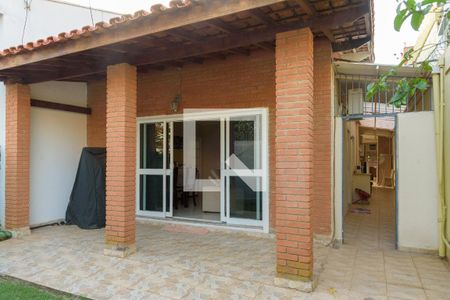 Casa à venda com 290m², 3 quartos e 4 vagasFachada