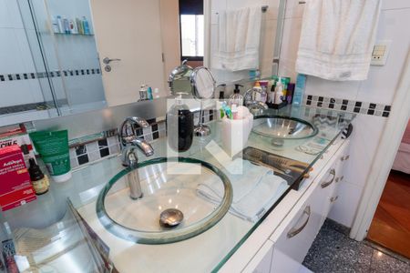 Apartamento à venda com 147m², 3 quartos e 3 vagasBanheiro da Suíte 2