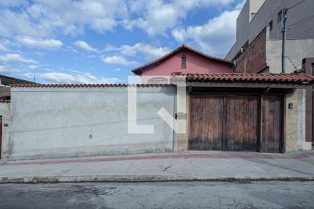 Casa para alugar com 360m², 4 quartos e 6 vagasFachada