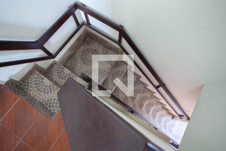 Casa para alugar com 360m², 4 quartos e 6 vagasEscada