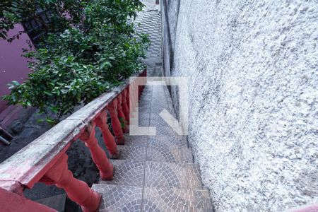 Casa para alugar com 360m², 4 quartos e 6 vagasEscada 