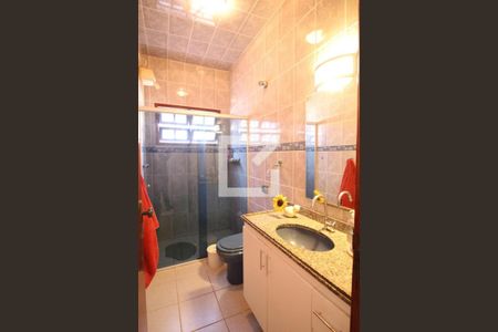 Casa à venda com 240m², 3 quartos e 2 vagasBanheiro social