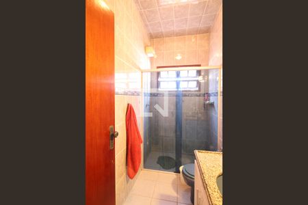 Casa à venda com 240m², 3 quartos e 2 vagasBanheiro social