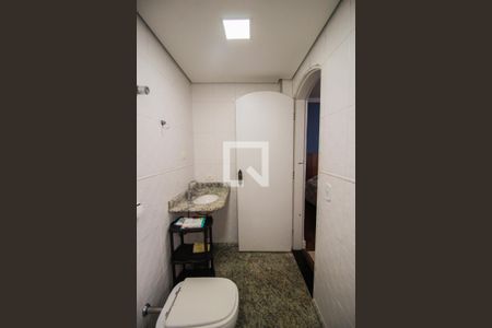 Casa à venda com 300m², 6 quartos e 2 vagasBanheiro da Suíte 2