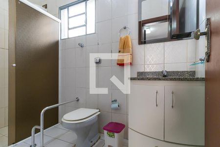 Banheiro da suíte de casa à venda com 3 quartos, 140m² em Parque São Quirino, Campinas