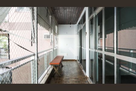 Apartamento à venda com 190m², 4 quartos e 3 vagas Apartamento à venda com 190m², 4 quartos e 3 vagasVaranda
