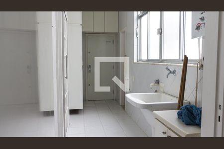 Apartamento à venda com 190m², 4 quartos e 3 vagas Apartamento à venda com 190m², 4 quartos e 3 vagasÁrea de Serviço