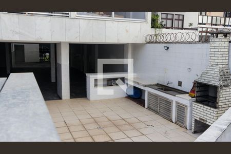 Apartamento à venda com 190m², 4 quartos e 3 vagas Apartamento à venda com 190m², 4 quartos e 3 vagasÁrea comum - Churrasqueira
