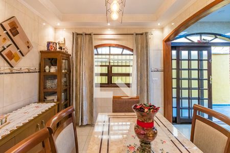 Casa à venda com 200m², 3 quartos e 4 vagas Casa à venda com 200m², 3 quartos e 4 vagasCozinha