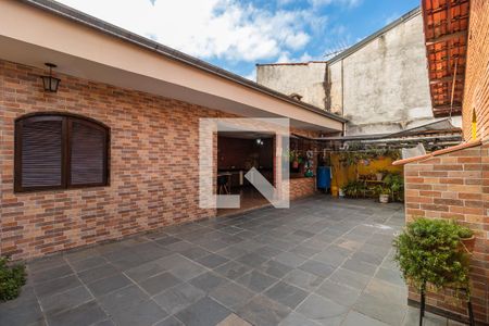 Casa à venda com 200m², 3 quartos e 4 vagas Casa à venda com 200m², 3 quartos e 4 vagasQuintal