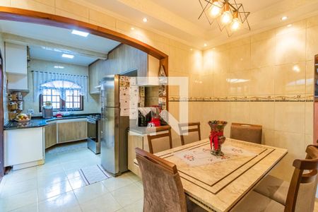 Casa à venda com 200m², 3 quartos e 4 vagas Casa à venda com 200m², 3 quartos e 4 vagasCozinha