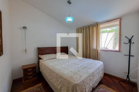 Casa à venda com 388m², 4 quartos e 4 vagasSuíte 2