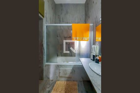 Casa à venda com 388m², 4 quartos e 4 vagasBanheiro da Suíte 2