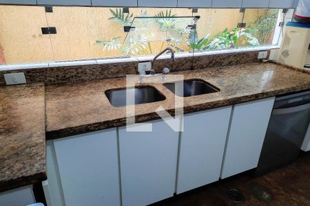 Casa à venda com 388m², 4 quartos e 4 vagasCozinha