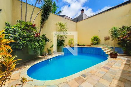 Casa à venda com 388m², 4 quartos e 4 vagasPiscina