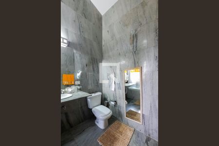 Casa à venda com 388m², 4 quartos e 4 vagasBanheiro da Suíte 2