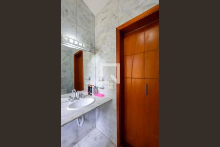 Casa à venda com 388m², 4 quartos e 4 vagasBanheiro Social