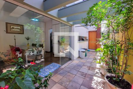 Casa à venda com 388m², 4 quartos e 4 vagasCorredor