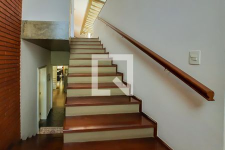 Casa à venda com 388m², 4 quartos e 4 vagasEscada