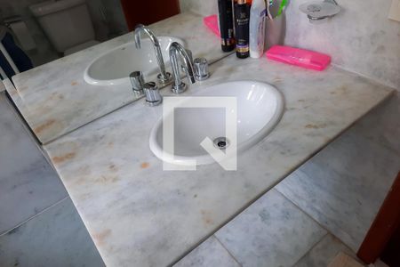 Casa à venda com 388m², 4 quartos e 4 vagasBanheiro Social