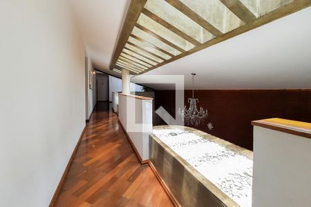 Casa à venda com 388m², 4 quartos e 4 vagasCorredor