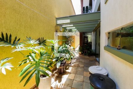 Casa à venda com 388m², 4 quartos e 4 vagasCorredor