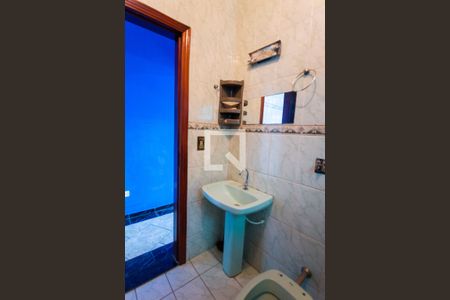 Casa à venda com 350m², 2 quartos e sem vaga Casa à venda com 350m², 2 quartos e sem vagaBanheiro Corredor