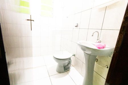 Casa à venda com 160m², 4 quartos e 2 vagas Casa à venda com 160m², 4 quartos e 2 vagasBanheiro