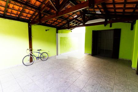 Casa à venda com 160m², 4 quartos e 2 vagas Casa à venda com 160m², 4 quartos e 2 vagasGaragem