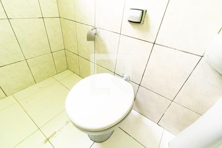 Banheiro  de casa à venda com 4 quartos, 160m² em Vila Dalva, São Paulo