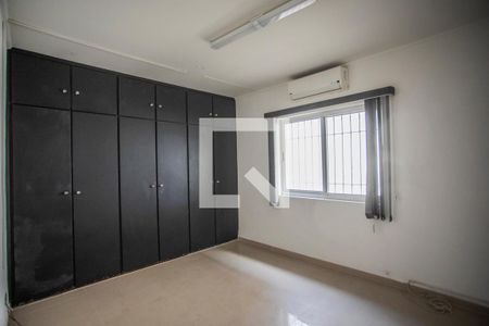 Casa à venda com 270m², 6 quartos e 2 vagasQuarto 6 - Armários