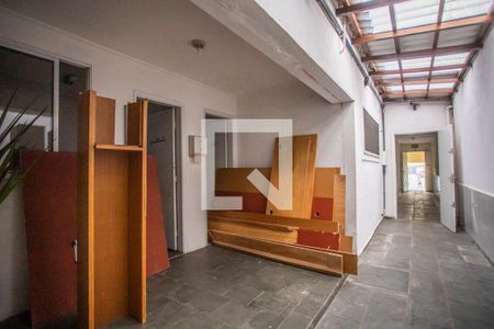 Casa à venda com 270m², 6 quartos e 2 vagasCorredor externo