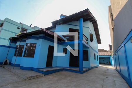Casa à venda com 280m², 5 quartos e 1 vaga Casa à venda com 280m², 5 quartos e 1 vagaFachada