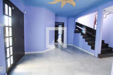 Casa à venda com 280m², 5 quartos e 1 vaga Casa à venda com 280m², 5 quartos e 1 vagaSala de Estar