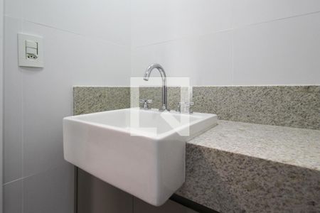 Banheiro  de kitnet/studio para alugar com 1 quarto, 24m² em Indianópolis, São Paulo