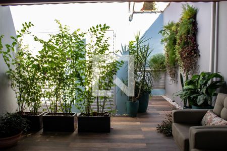 Casa à venda com 120m², 2 quartos e 1 vagaQuintal