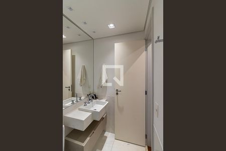 Apartamento à venda com 68m², 2 quartos e 2 vagasBanheiro Social