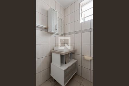 Banheiro de apartamento à venda com 1 quarto, 49m² em Protásio Alves, Porto Alegre